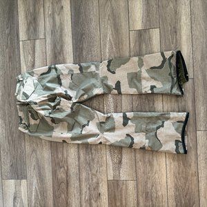 Burton snow pants. Size: Women's M. Color: camo